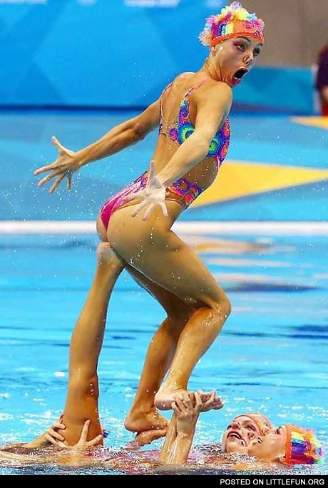 Synchronized swimming photobomb