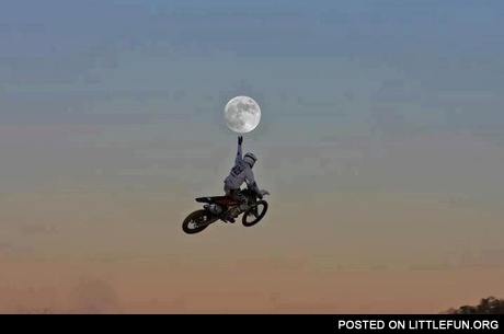 High five, Moon