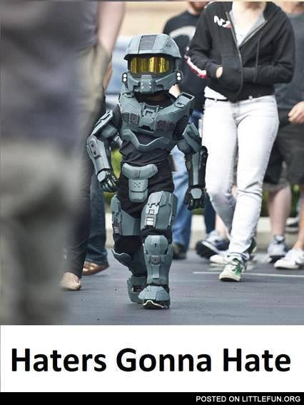 Lil Master Chief. Awesome costume.