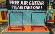 Free air guitar