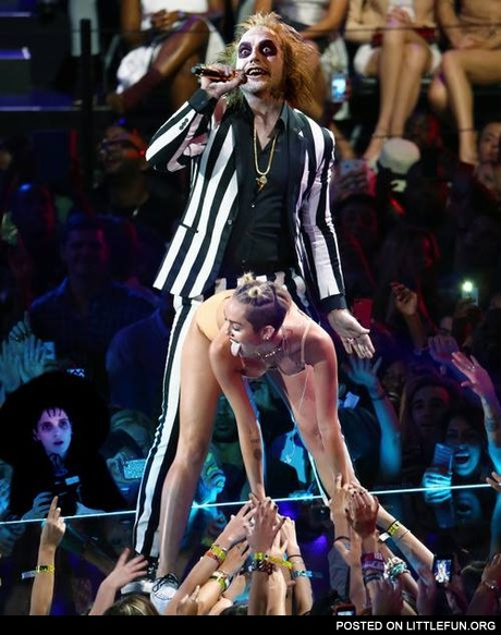 Miley Cyrus at VMA with Beetlejuice
