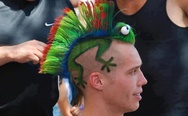 Punks not dead. Amazing lizard haircut.