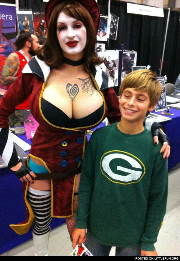Moxxi cosplay and naughty boy